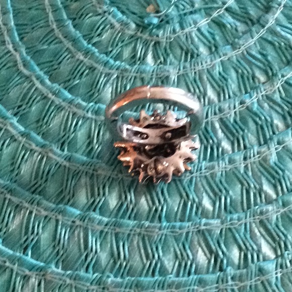 NWT Sunflower and Bee Stretch ring. Silver/gold. - Picture 5 of 6